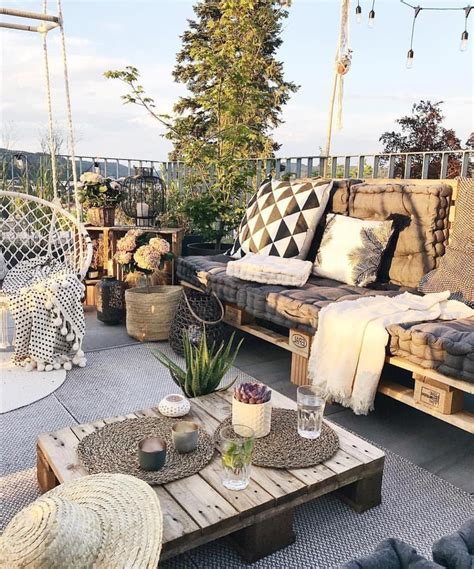 Enfin, le broyat de branches vertes est riche en. 44 idées d'un plan de salon de jardin en palette DIY - DIY ...