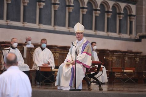 Bischof Ackermann Hat Zwei Männer Zu Ständigen Diakonen Geweiht Emz