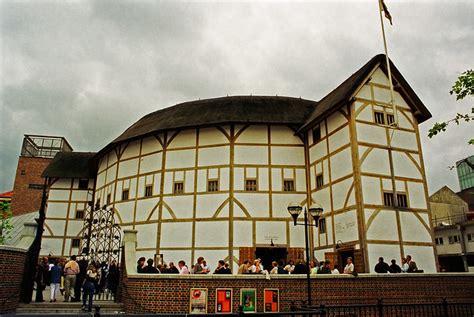 041 Showtime At The New Globe Theatre London England By Glenn