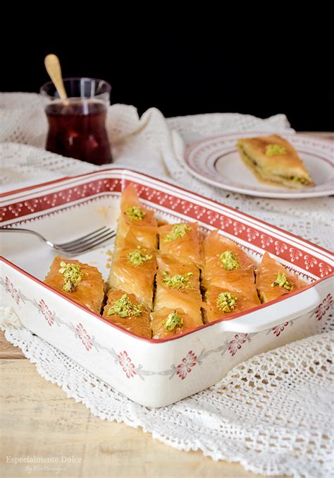Baklava de nueces y pistachos postre típico de Turquía Especialmente