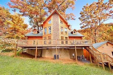 The home like feel is what many mountain blessing this cozy log cabin in pigeon forge is located in a wooded area. Rental in Gatlingburg http://www.sugarmaplecabins.com ...