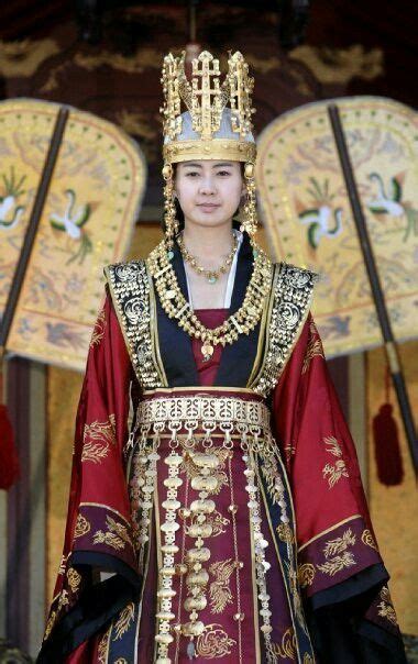 Lee Yo Won Queen Seon Deok The First Female Ruler Of Shilla Korean