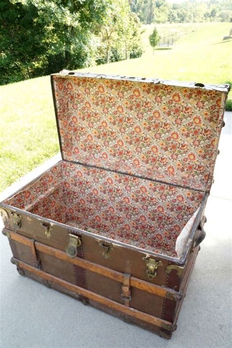 No Sew Fabric Lining For A Vintage Trunk Trunk Makeover Vintage