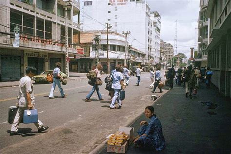 Is it saigon, 1975 all over again? 75 Color Photographs That Capture the Fall of Saigon in ...