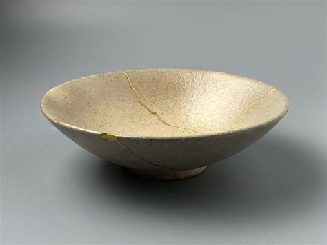 Amzn.to/2b9nnjp gold in the cracks takes you on a journey to prove that your. Kintsugi gifts - kintsugi bowl. Japanese art in repairing ...