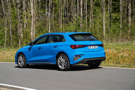 Mit 4,31 meter länge übertrifft der audi a3 sportback seinen dreitürigen bruder um sieben zentimeter. Edler Einstieg: der neue Audi A3 Sportback 30 TDI S-Line ...