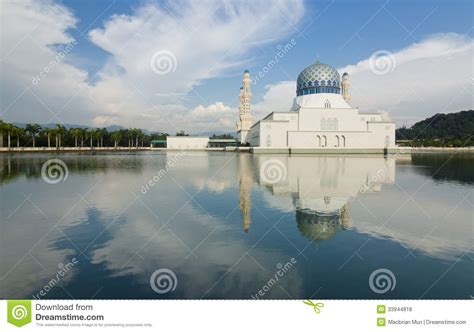 The predicted tide times today on wednesday 13 january 2021 for kota kinabalu are: Kota Kinabalu Mosque With Blue Sky Stock Photo - Image of ...