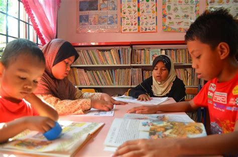Amalan membaca juga dapat menambah perbendaharaan kata dalam kalangan pelajar. 10 Faedah Membaca Untuk Kanak-Kanak Ibu Bapa Perlu Tahu ...