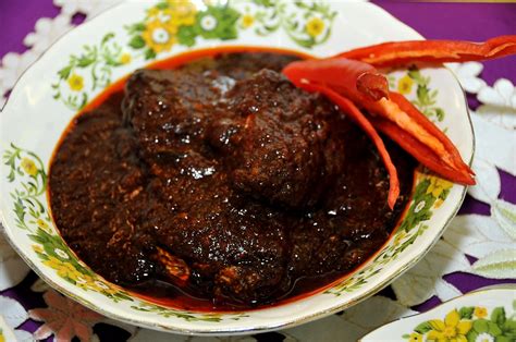 Daging goreng halia atau daging masak halia merupakan masakan daging goreng ala cina yang simple dan sedap. PUSPANITA DBP: Kompilasi Resepi Lauk-pauk dan Kuih-muih