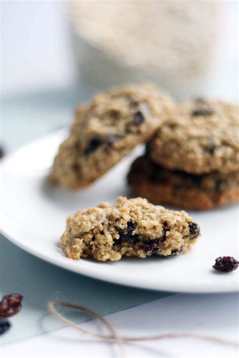 Easy Traditional Oatmeal Raisin Cookies Recipe