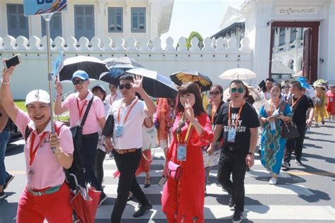 Bangkok Post Chinese Tourists Ready To Break Out