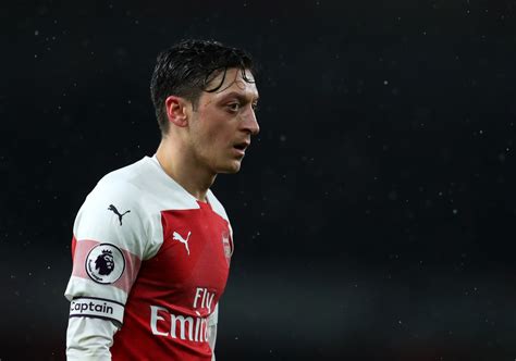 Arsenal: Unai Emery's Treatment of Mesut Ozil is Getting Out of Hand