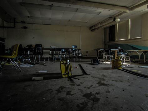 Classroom Of Abandoned Elementary School Flint Mi 4806 X 3456 Oc