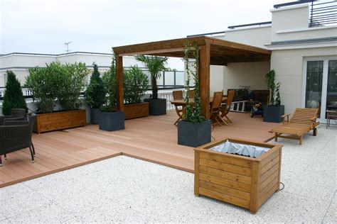 Ce petit appartement design de 30 mètres carrés convient parfaitement aux besoins d'une femme active sans pour autant sacrifier une once de personnalité ou de style. Comment aménager sa terrasse