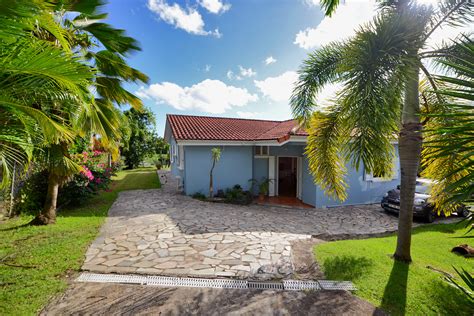 Villa La Sagesse Location Sainte Luce Martinique Piscine Et Jardin