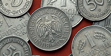 Vier alte D-Mark-Münzen, die heute viel Geld wert sein können!