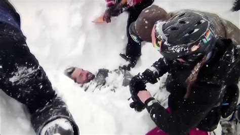 People Rescue Man Buried Under Snow After California Avalanche Youtube