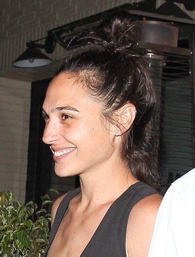 Not that gal gadot doesn't have those things but i'm assuming the as a young and decently attractive women myself (though definitely not gal gadot), i don't think it's unobtainable even without a ton of money. Gal Gadot no makeup | Gal gadot, Gal gabot, Gal gadot no makeup