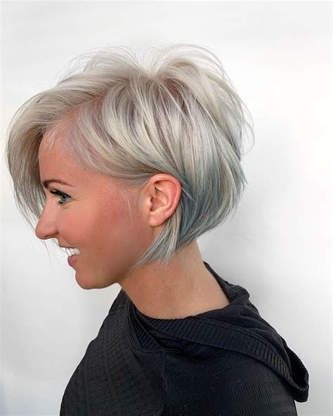 30 Impressive Short Hairstyles For Fine Hair In 2021 In 2021 Thin