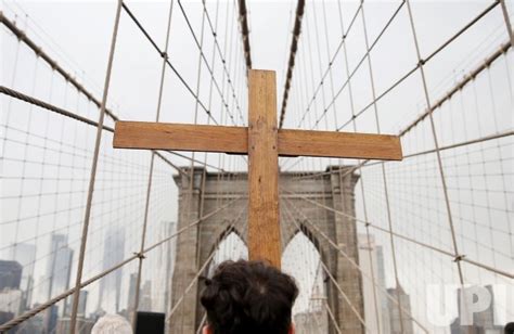 Photo Way Of The Cross Over Brooklyn Bridge On Good Friday