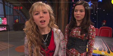 Move Over Sam Carly Is Getting A New Best Friend For The Icarly