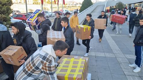 Karşıyaka ve Göztepe taraftarlarından depremzedelere destek için flaş