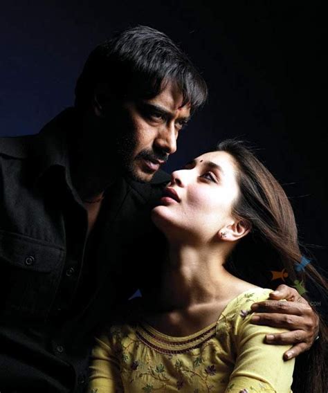 Ajay Devgan In Omkara Film Ajay Devgan Kareena Kapoor Romantic Scene