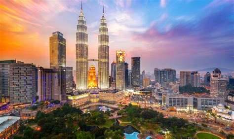 Menara ini merupakan bangunan komunikasi ketujuh tertinggi di dunia. Kuala Lumpur, cosa sapere prima di partire