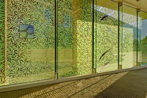 Custom Leaf Glass Design By Ggi Glass At Palo Alto Medical Center The Design Was Inspired By
