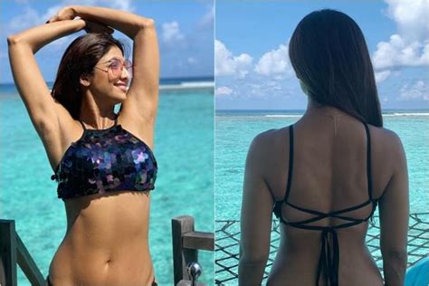 Shilpa Shetty Flaunts Her Well Toned Curves In Skimpy Swimsuit And Makes Everyones Hearts