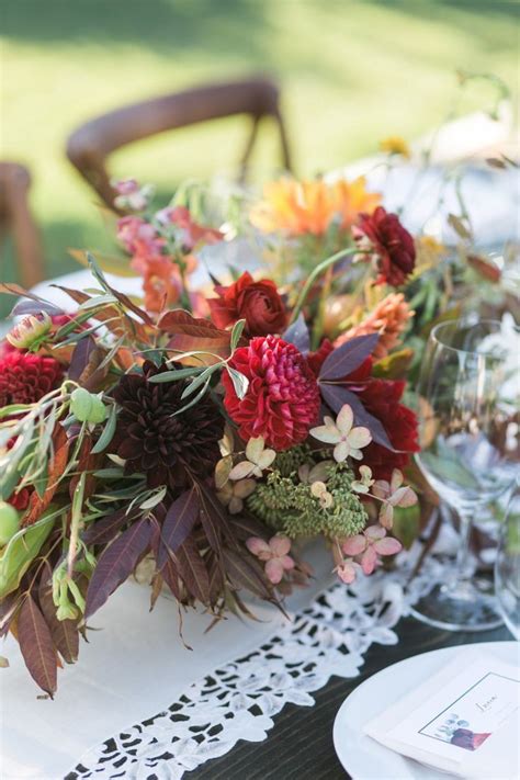 Talking about fall flowers, the flowers in season are asiatic lily, asters, calla lilies, chrysanthemums, dahlias and so on. Weddings Flower Arrangements : summer or early fall ...