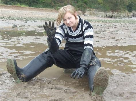 Muddy Waders And Gloves Regenkleidung Gummistiefel Stiefel