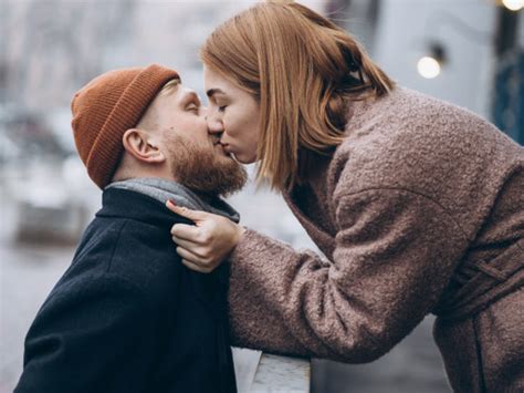 7 Best Things That Happen When You Kiss Your Partner