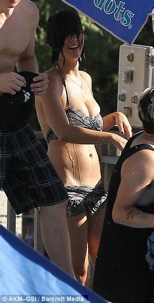 Katy Perry Laughs Off Her Water Park Wardrobe Malfunction Kannon In Sexiezpicz Web Porn