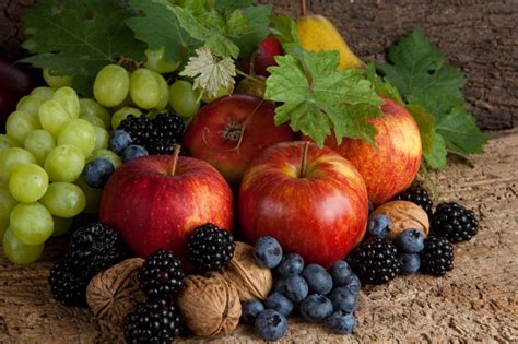 Owoce i warzywa w sierpniu - Infor.pl