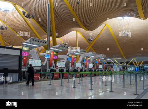 Terminal 4 Madrid Barajas Airport Hi Res Stock Photography And Images