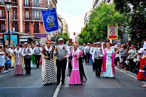 Fiestas De La Paloma En Madrid Madrid Paloma Beautiful People