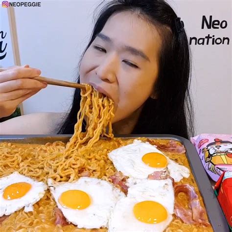 Creamy Carbonara Sriracha Spicy Noodles With Eggs Mukbang Cooking And Eating A Mix Of