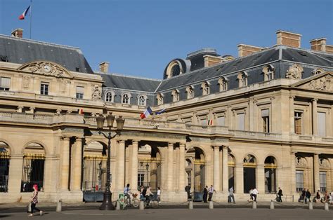 Une Introduction Au Palais Royal De Paris