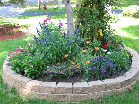 Outstanding 32 Amazing Beautiful Round Raised Garden Bed Ideas That You