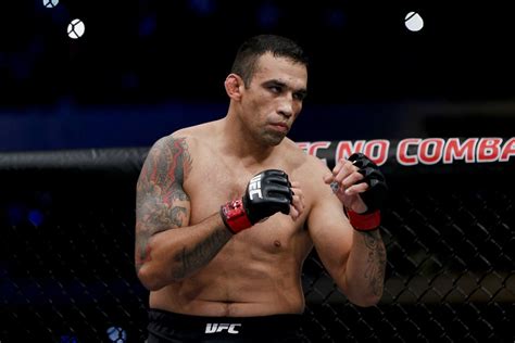 Born 30 july 1977) is a brazilian mixed martial artist and former ufc heavyweight champion. UFC Sydney live blog: Fabricio Werdum vs. Marcin Tybura ...