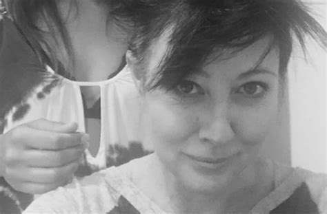 Shannen Doherty Chronicles Shaving Her Head Amid Breast Cancer Battle See The Pics