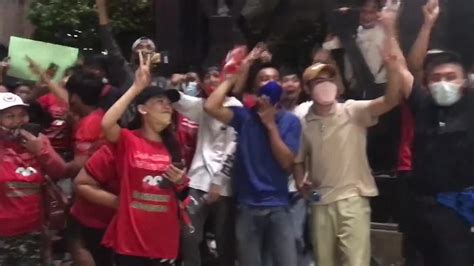 Watch Bongbong Marcos Supporters Show Up Outside His Campaign