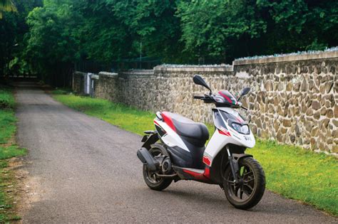 The suzuki gixxer is a great 150cc bike in india from the japanese manufacturer suzuki. Aprilia SR 150 Long Term Review: Scooter-sonic - Bike India