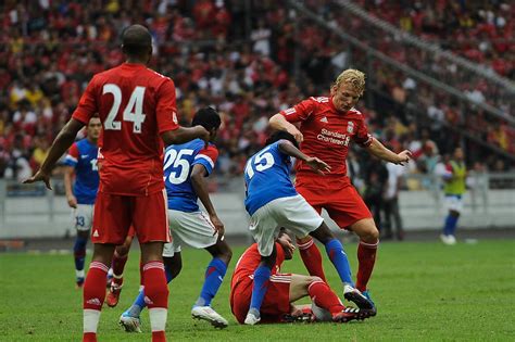 Manchester united fan at malaysia xi vs liverpool fc friendly matches. Malaysia vs Liverpool 2011 | It was a carnival atmosphere ...