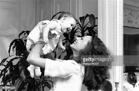 Marisa Berenson Et Sa Fille Starlight Mélodie Chez Elle à Paris Le News Photo Getty Images