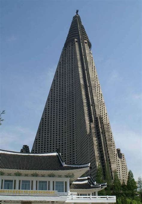 ryugyong hotel giant building  north korea xcitefunnet