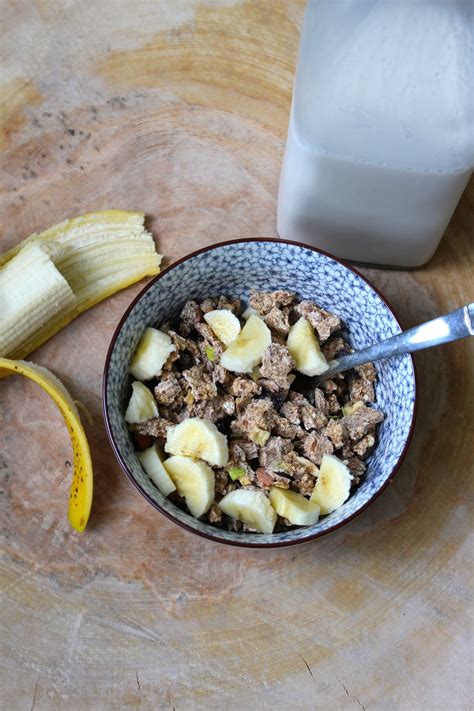 Here is a delicious version that is a little lower in fat than most. Cinnamon Apple Low-Fat Dehydrator Granola