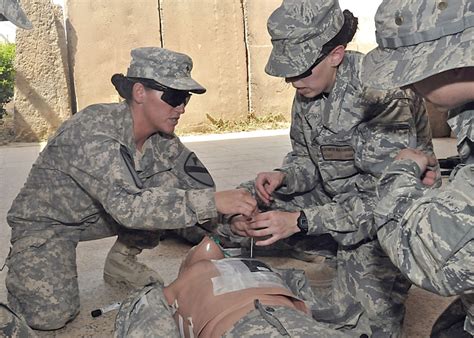 Army Medics Train Troops At Us Base In Iraq Us Air Force