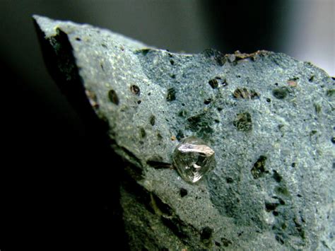 Les diamants messagers des profondeurs L univers de la géologie